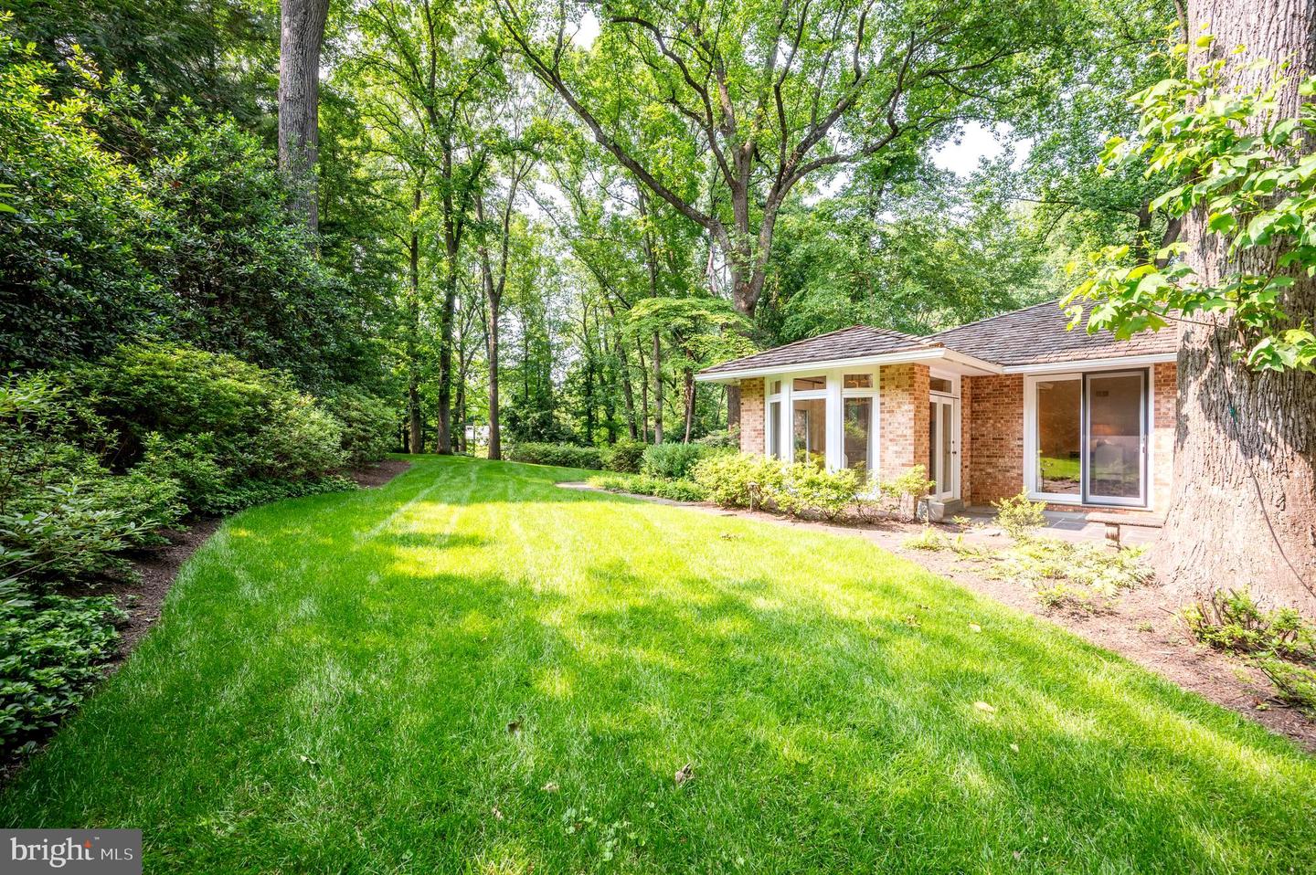 6501 MENLO RD, MCLEAN, Virginia 22101, 4 Bedrooms Bedrooms, ,3 BathroomsBathrooms,Residential,For sale,6501 MENLO RD,VAFX2245526 MLS # VAFX2245526