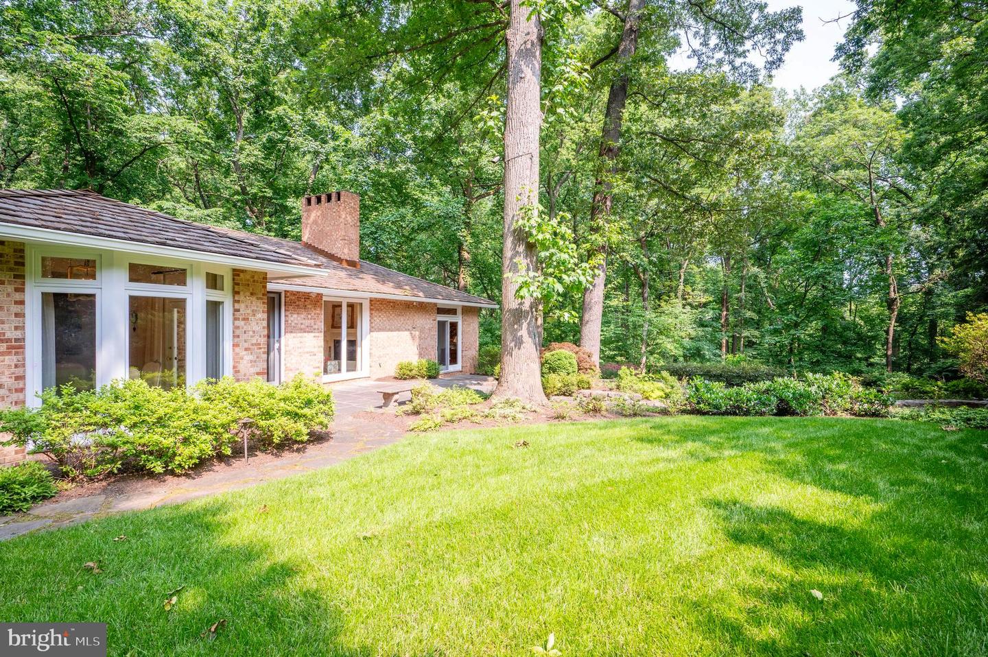 6501 MENLO RD, MCLEAN, Virginia 22101, 4 Bedrooms Bedrooms, ,3 BathroomsBathrooms,Residential,For sale,6501 MENLO RD,VAFX2245526 MLS # VAFX2245526