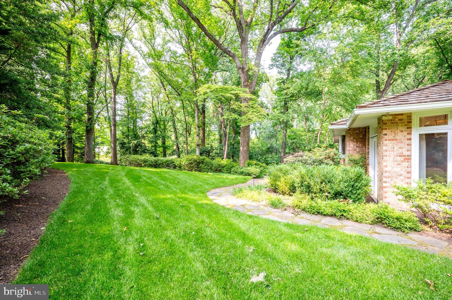 6501 MENLO RD, MCLEAN, Virginia 22101, 4 Bedrooms Bedrooms, ,3 BathroomsBathrooms,Residential,For sale,6501 MENLO RD,VAFX2245526 MLS # VAFX2245526