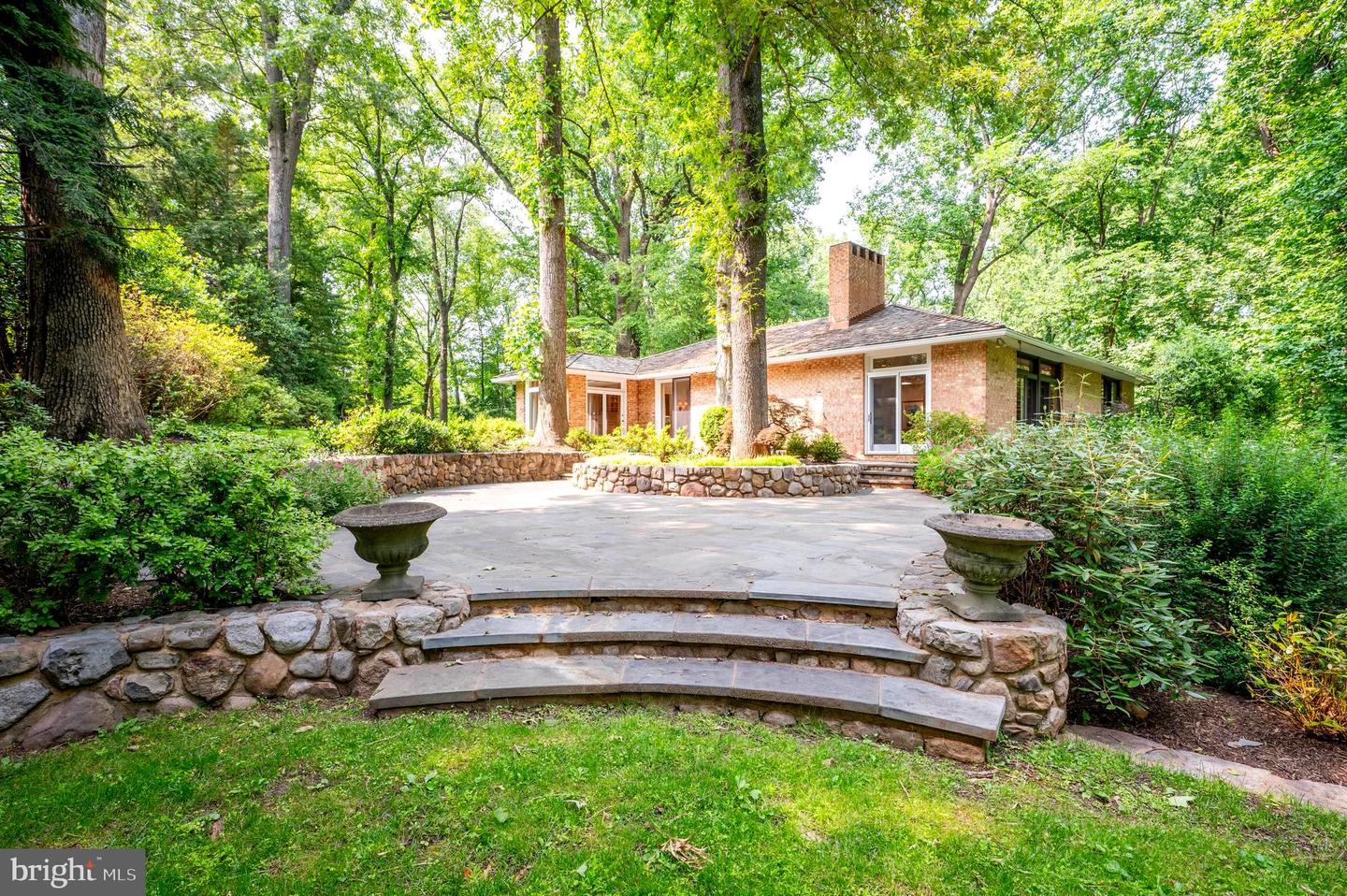 6501 MENLO RD, MCLEAN, Virginia 22101, 4 Bedrooms Bedrooms, ,3 BathroomsBathrooms,Residential,For sale,6501 MENLO RD,VAFX2245526 MLS # VAFX2245526