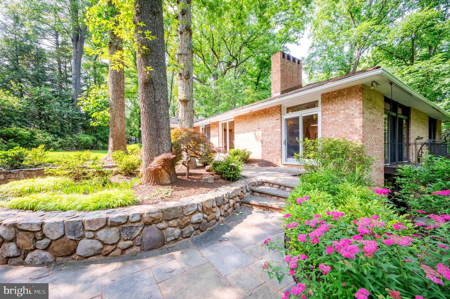 6501 MENLO RD, MCLEAN, Virginia 22101, 4 Bedrooms Bedrooms, ,3 BathroomsBathrooms,Residential,For sale,6501 MENLO RD,VAFX2245526 MLS # VAFX2245526