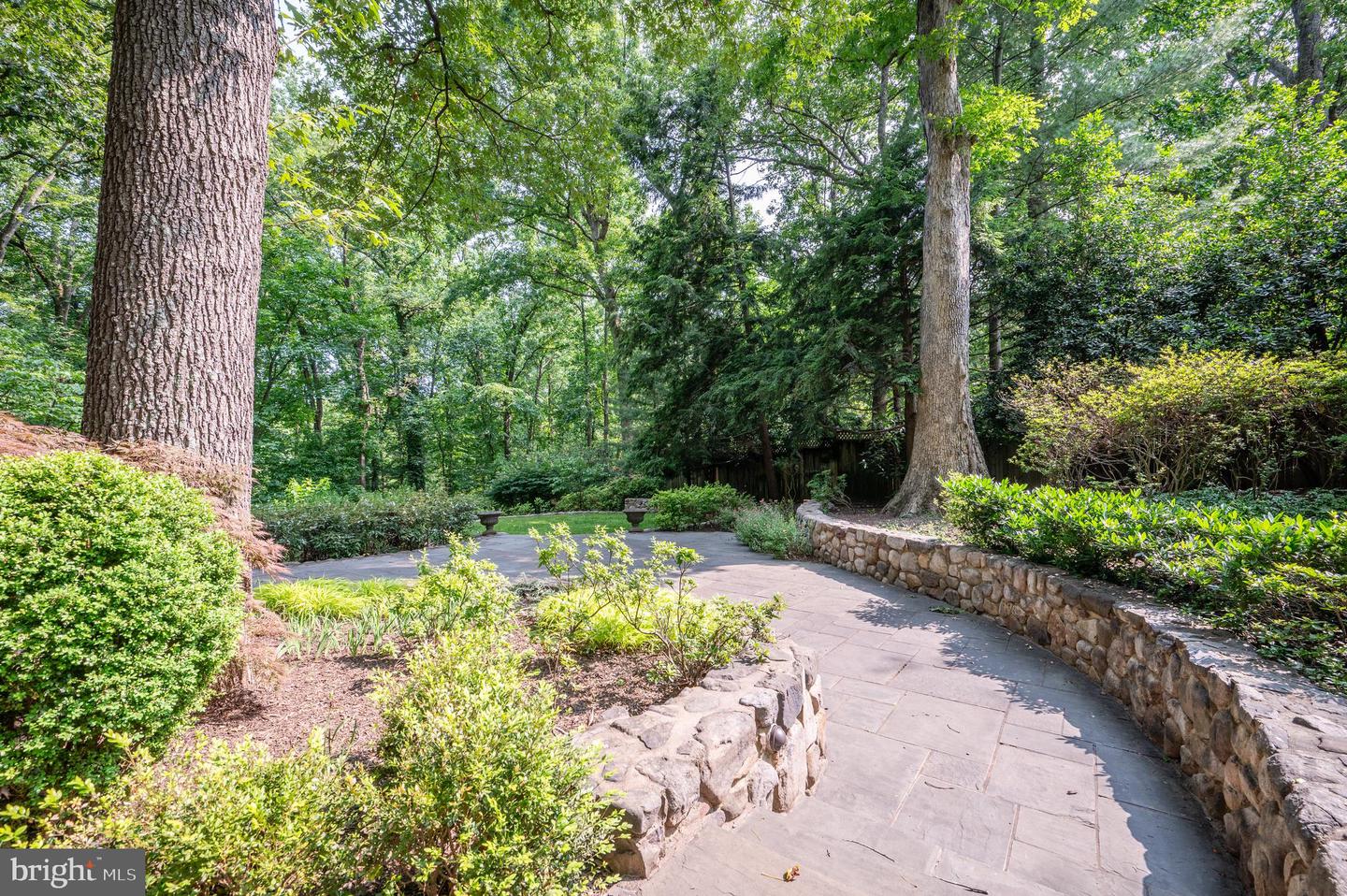 6501 MENLO RD, MCLEAN, Virginia 22101, 4 Bedrooms Bedrooms, ,3 BathroomsBathrooms,Residential,For sale,6501 MENLO RD,VAFX2245526 MLS # VAFX2245526