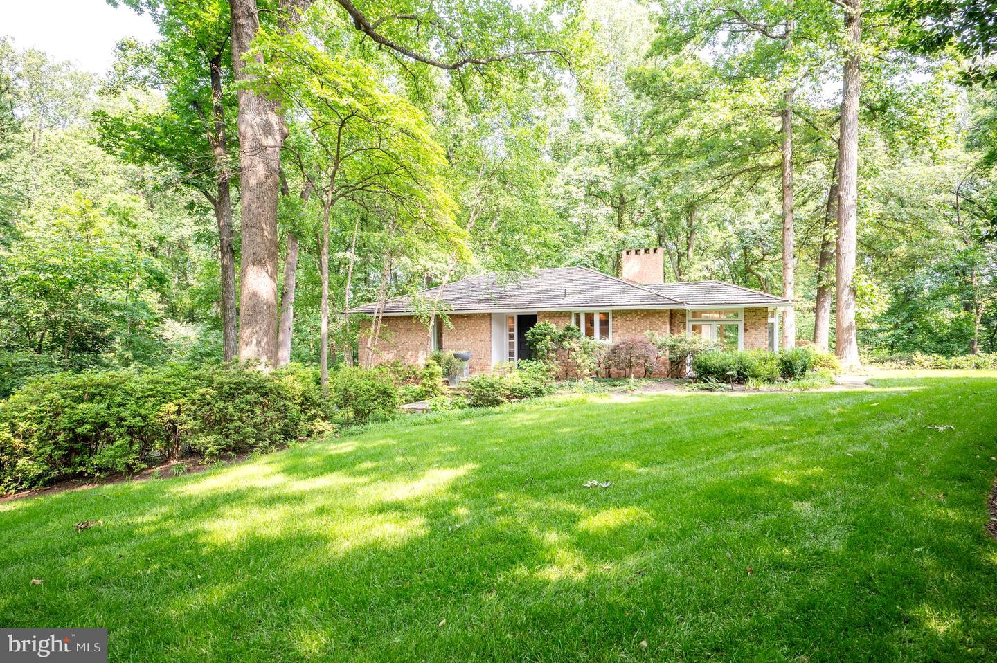 6501 MENLO RD, MCLEAN, Virginia 22101, 4 Bedrooms Bedrooms, ,3 BathroomsBathrooms,Residential,For sale,6501 MENLO RD,VAFX2245526 MLS # VAFX2245526