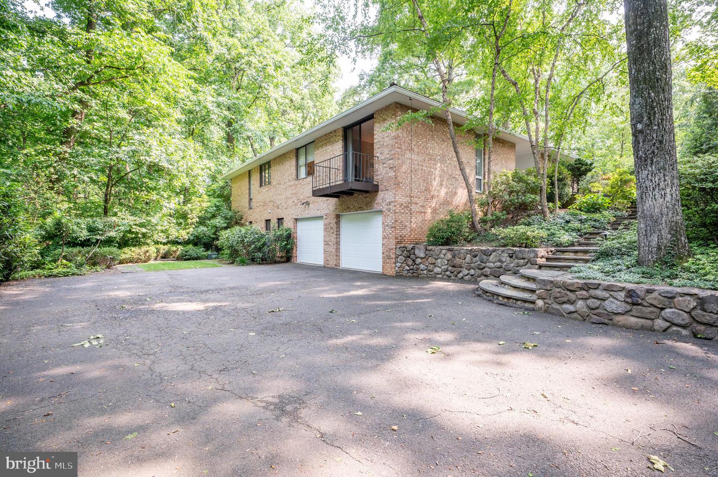 6501 MENLO RD, MCLEAN, Virginia 22101, 4 Bedrooms Bedrooms, ,3 BathroomsBathrooms,Residential,For sale,6501 MENLO RD,VAFX2245526 MLS # VAFX2245526