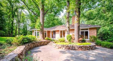 6501 MENLO RD, MCLEAN, Virginia 22101, 4 Bedrooms Bedrooms, ,3 BathroomsBathrooms,Residential,For sale,6501 MENLO RD,VAFX2245526 MLS # VAFX2245526