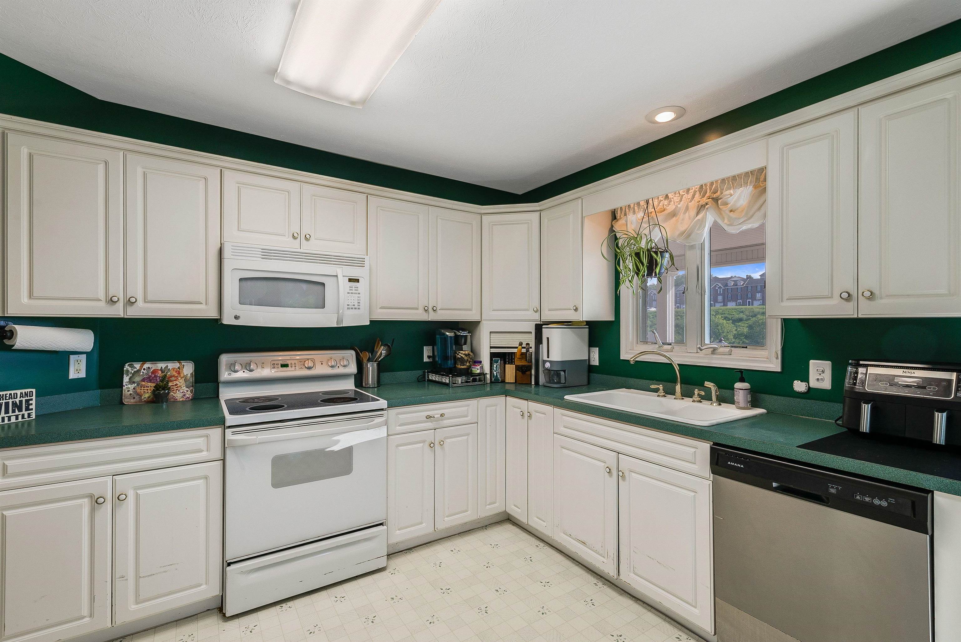 2112 LAKE TERRACE DR, HARRISONBURG, Virginia 22802, 2 Bedrooms Bedrooms, ,2 BathroomsBathrooms,Residential,2112 LAKE TERRACE DR,665440 MLS # 665440