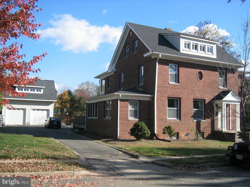 821 N JACKSON ST, ARLINGTON, Virginia 22201, 5 Bedrooms Bedrooms, 18 Rooms Rooms,5 BathroomsBathrooms,Residential,For sale,821 N JACKSON ST,VAAR2058756 MLS # VAAR2058756