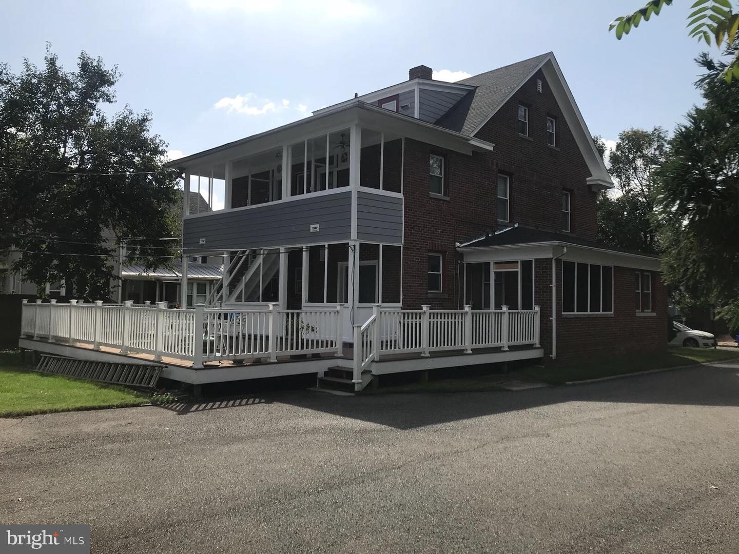821 N JACKSON ST, ARLINGTON, Virginia 22201, 5 Bedrooms Bedrooms, 18 Rooms Rooms,5 BathroomsBathrooms,Residential,For sale,821 N JACKSON ST,VAAR2058756 MLS # VAAR2058756