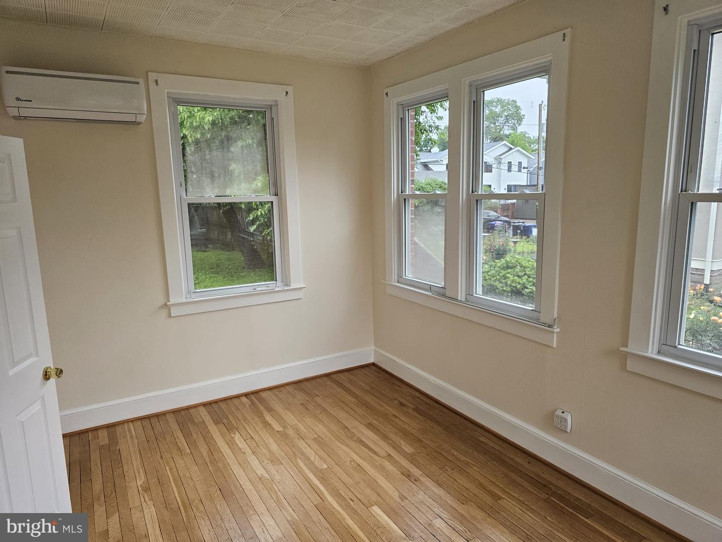 821 N JACKSON ST, ARLINGTON, Virginia 22201, 5 Bedrooms Bedrooms, 18 Rooms Rooms,5 BathroomsBathrooms,Residential,For sale,821 N JACKSON ST,VAAR2058756 MLS # VAAR2058756