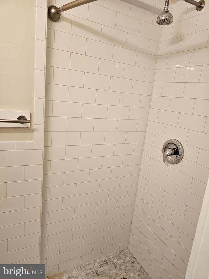 821 N JACKSON ST, ARLINGTON, Virginia 22201, 5 Bedrooms Bedrooms, 18 Rooms Rooms,5 BathroomsBathrooms,Residential,For sale,821 N JACKSON ST,VAAR2058756 MLS # VAAR2058756