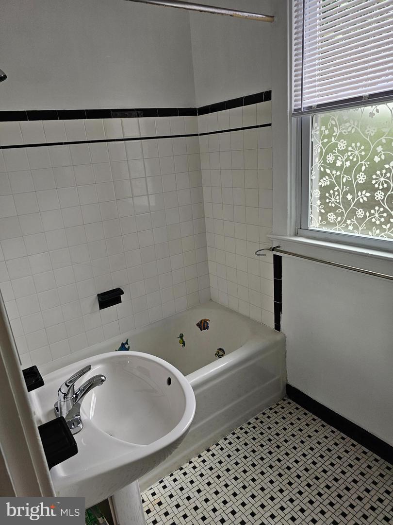 821 N JACKSON ST, ARLINGTON, Virginia 22201, 5 Bedrooms Bedrooms, 18 Rooms Rooms,5 BathroomsBathrooms,Residential,For sale,821 N JACKSON ST,VAAR2058756 MLS # VAAR2058756