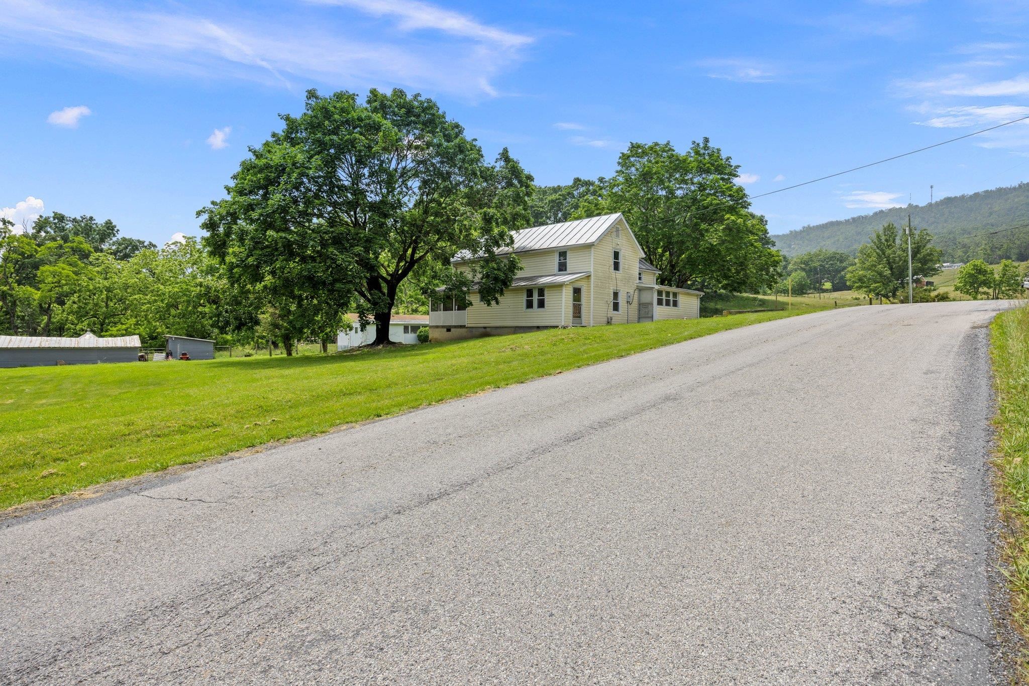 6596 MAYBERRY RD, SINGERS GLEN, Virginia 22850, 4 Bedrooms Bedrooms, ,1 BathroomBathrooms,Residential,6596 MAYBERRY RD,665453 MLS # 665453