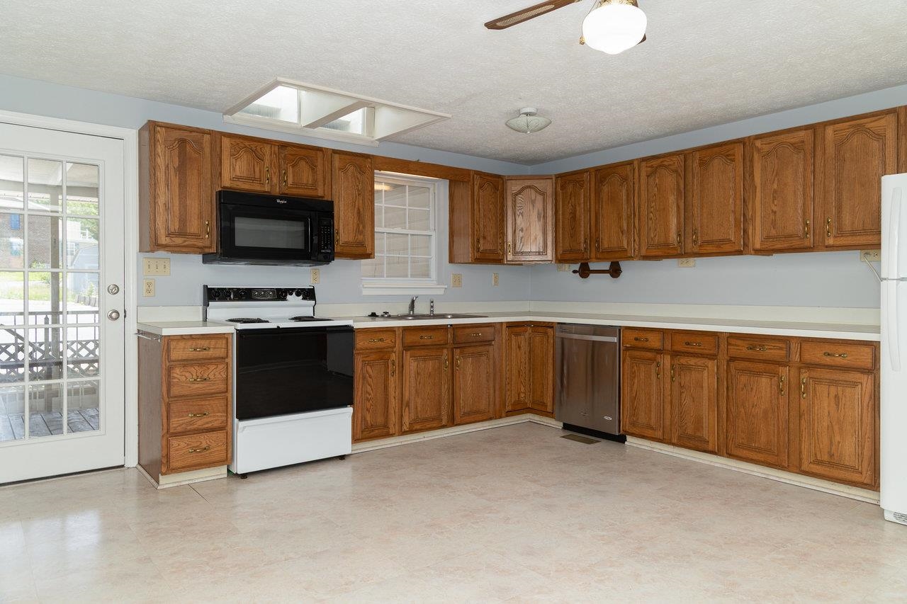 127 CINDIE LN, BRIDGEWATER, Virginia 22812, 3 Bedrooms Bedrooms, ,3 BathroomsBathrooms,Residential,127 CINDIE LN,665456 MLS # 665456