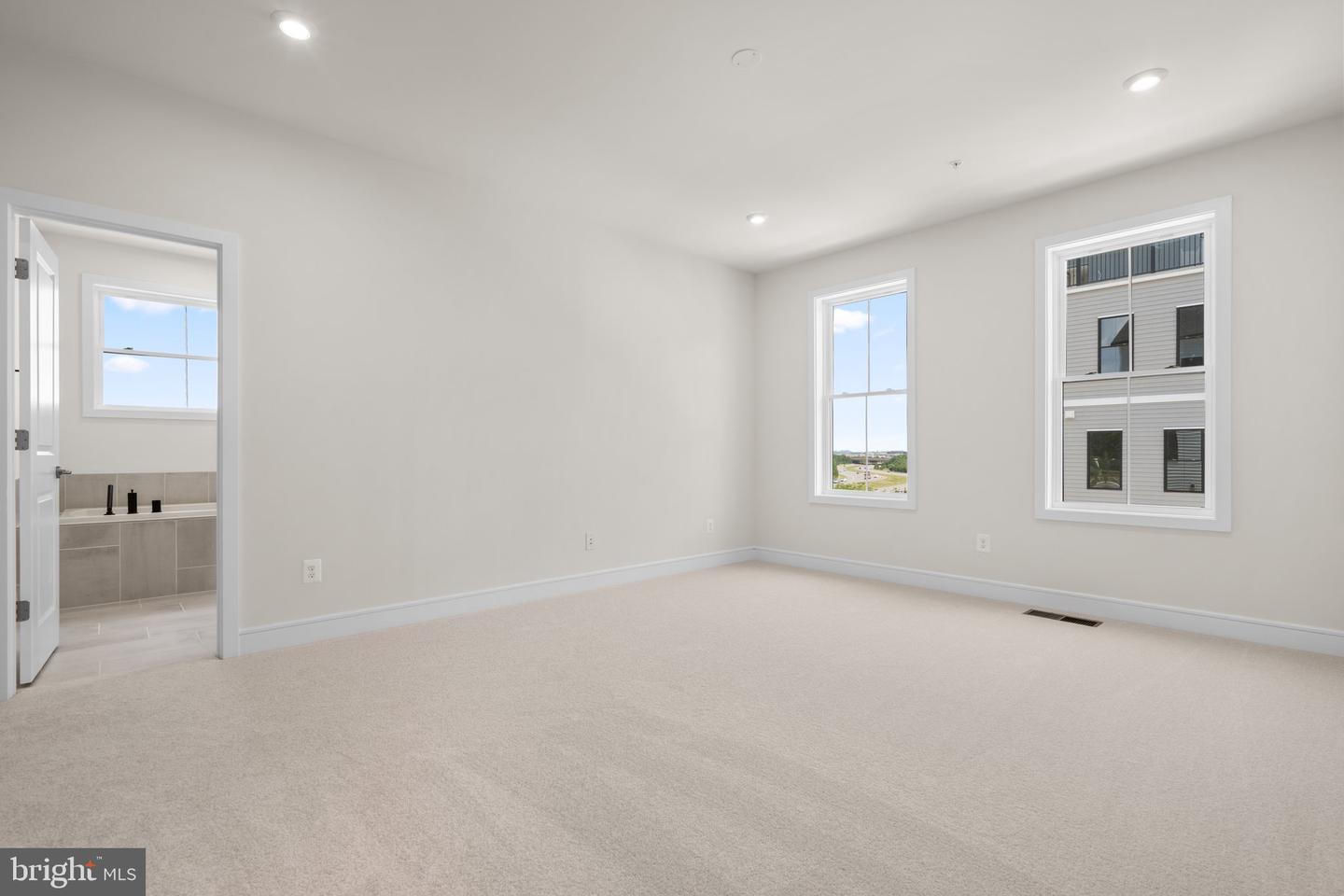 43497 FARRINGDON SQ, BROADLANDS, Virginia 20148, 3 Bedrooms Bedrooms, ,2 BathroomsBathrooms,Residential,For sale,43497 FARRINGDON SQ,VALO2098878 MLS # VALO2098878