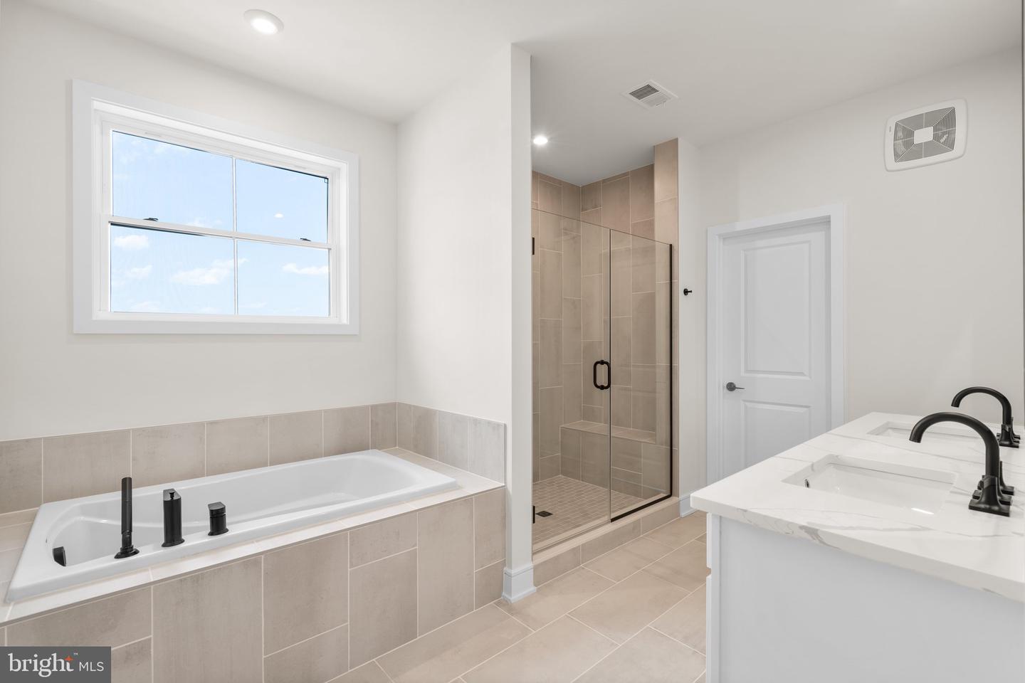 43497 FARRINGDON SQ, BROADLANDS, Virginia 20148, 3 Bedrooms Bedrooms, ,2 BathroomsBathrooms,Residential,For sale,43497 FARRINGDON SQ,VALO2098878 MLS # VALO2098878