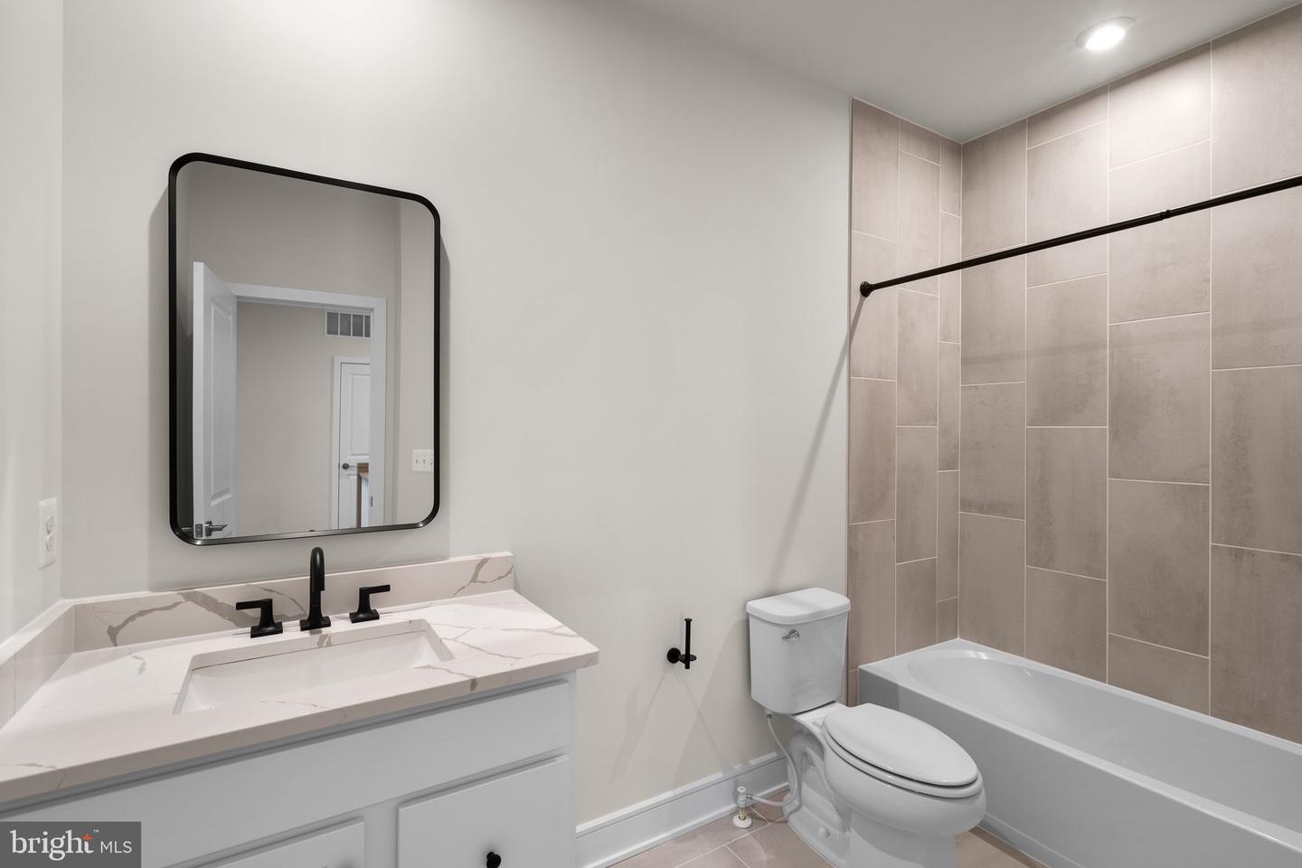 43497 FARRINGDON SQ, BROADLANDS, Virginia 20148, 3 Bedrooms Bedrooms, ,2 BathroomsBathrooms,Residential,For sale,43497 FARRINGDON SQ,VALO2098878 MLS # VALO2098878