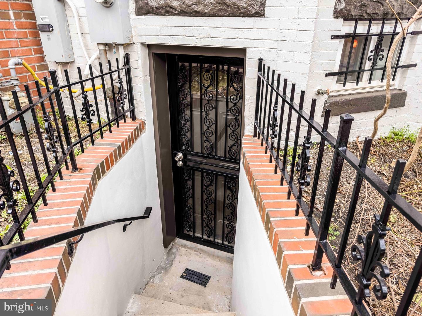 27 TODD PL NE, WASHINGTON, District Of Columbia 20002, 4 Bedrooms Bedrooms, ,3 BathroomsBathrooms,Residential,For sale,27 TODD PL NE,DCDC2204344 MLS # DCDC2204344