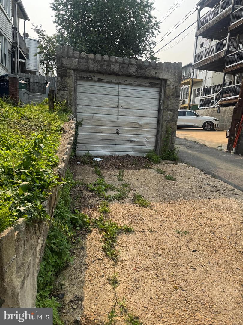 236 RANDOLPH PL NE, WASHINGTON, District Of Columbia 20002, 3 Bedrooms Bedrooms, ,2 BathroomsBathrooms,Residential,For sale,236 RANDOLPH PL NE,DCDC2204346 MLS # DCDC2204346