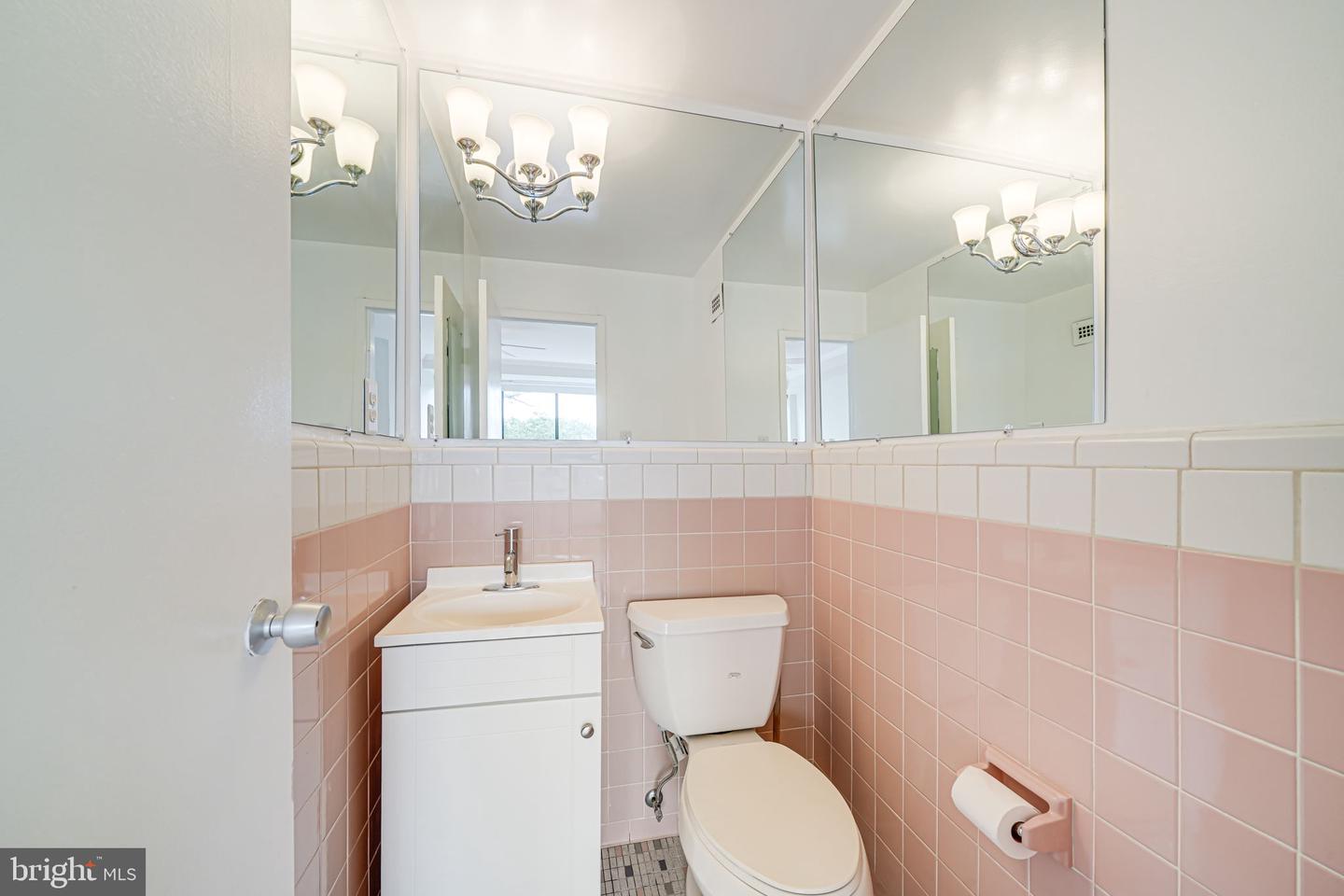 4390 LORCOM LN #810, ARLINGTON, Virginia 22207, 2 Bedrooms Bedrooms, ,1 BathroomBathrooms,Residential,For sale,4390 LORCOM LN #810,VAAR2058794 MLS # VAAR2058794