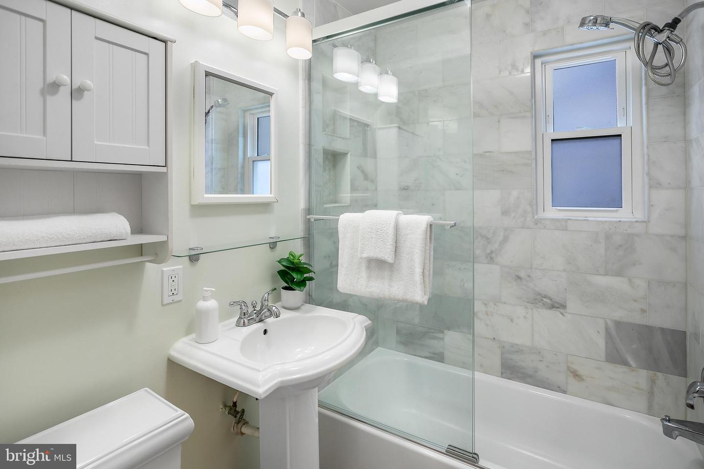469 RIDGE ST NW #1, WASHINGTON, District Of Columbia 20001, 1 Bedroom Bedrooms, ,1 BathroomBathrooms,Residential,For sale,469 RIDGE ST NW #1,DCDC2204370 MLS # DCDC2204370