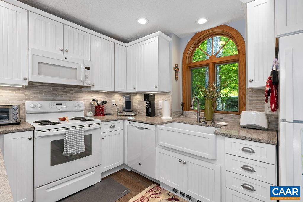 32 STONY COVE LN, WINTERGREEN RESORT, Virginia 22967, 4 Bedrooms Bedrooms, ,4 BathroomsBathrooms,Residential,For sale,32 STONY COVE LN,665428 MLS # 665428