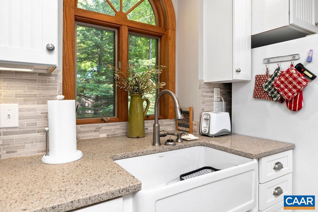 32 STONY COVE LN, WINTERGREEN RESORT, Virginia 22967, 4 Bedrooms Bedrooms, ,4 BathroomsBathrooms,Residential,For sale,32 STONY COVE LN,665428 MLS # 665428