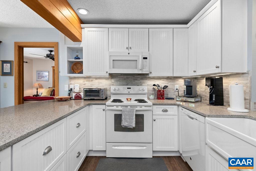 32 STONY COVE LN, WINTERGREEN RESORT, Virginia 22967, 4 Bedrooms Bedrooms, ,4 BathroomsBathrooms,Residential,For sale,32 STONY COVE LN,665428 MLS # 665428