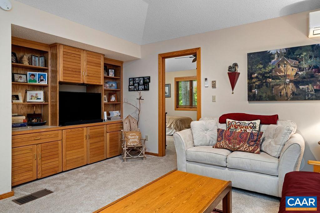 32 STONY COVE LN, WINTERGREEN RESORT, Virginia 22967, 4 Bedrooms Bedrooms, ,4 BathroomsBathrooms,Residential,For sale,32 STONY COVE LN,665428 MLS # 665428