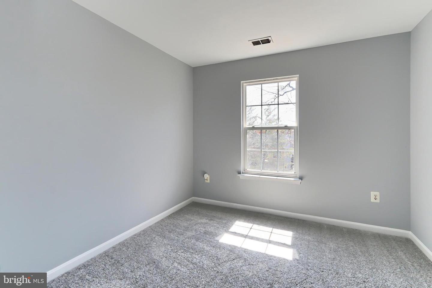 5319 DAYBREAK LN, WOODBRIDGE, Virginia 22193, 5 Bedrooms Bedrooms, ,3 BathroomsBathrooms,Residential,For sale,5319 DAYBREAK LN,VAPW2089736 MLS # VAPW2089736