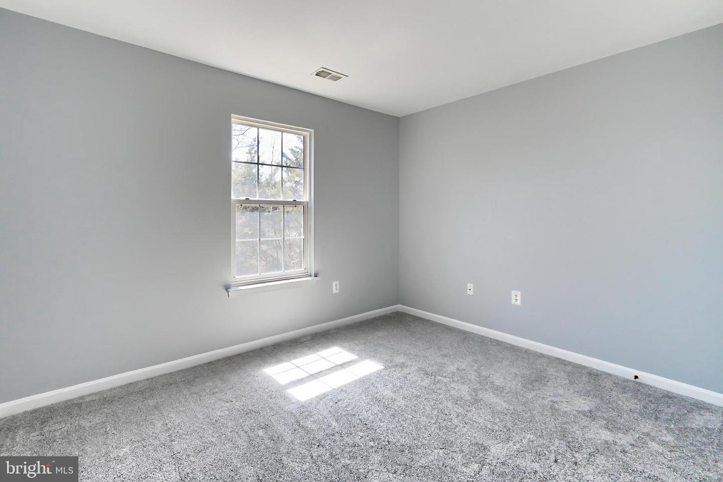 5319 DAYBREAK LN, WOODBRIDGE, Virginia 22193, 5 Bedrooms Bedrooms, ,3 BathroomsBathrooms,Residential,For sale,5319 DAYBREAK LN,VAPW2089736 MLS # VAPW2089736