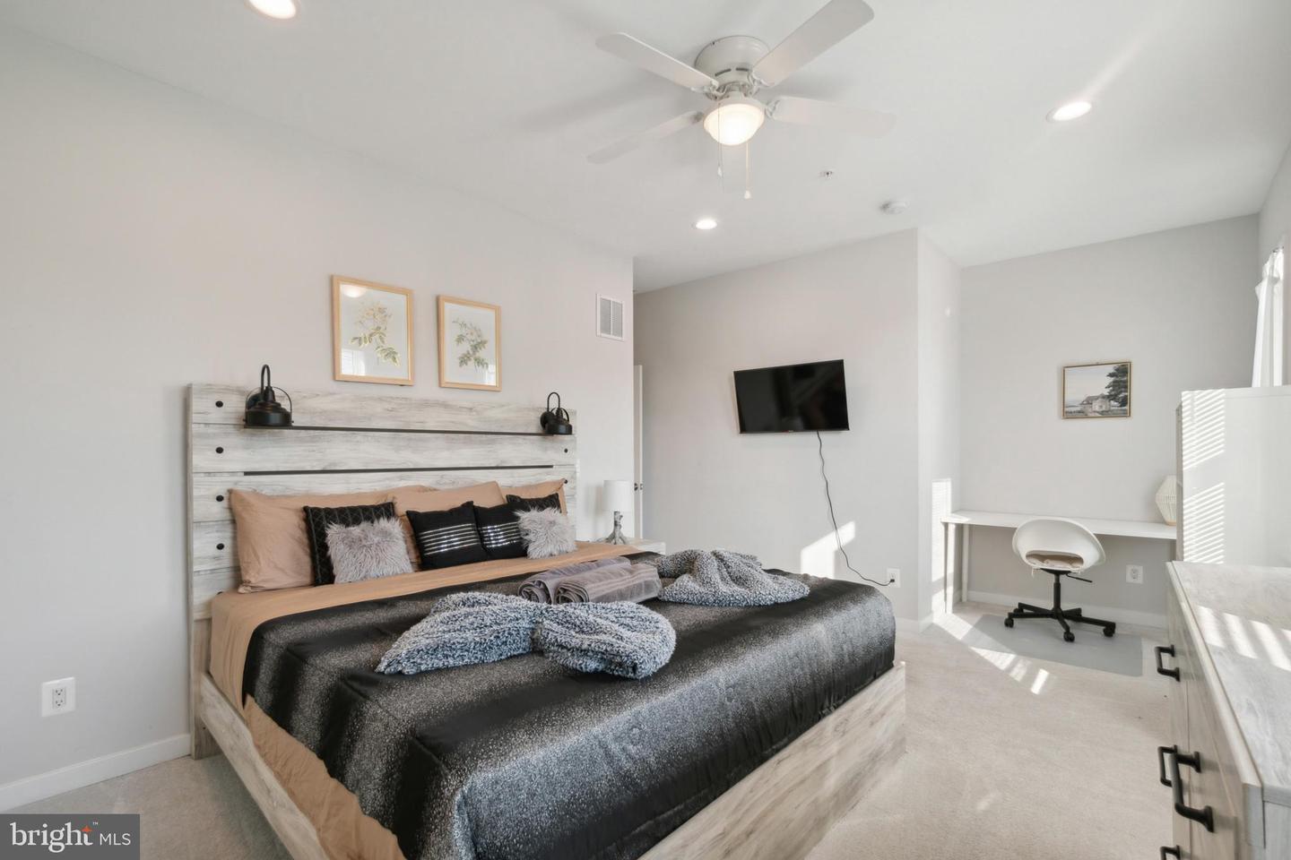 2416 LENFANT SQ SE, WASHINGTON, District Of Columbia 20020, 5 Bedrooms Bedrooms, ,5 BathroomsBathrooms,Residential,For sale,2416 LENFANT SQ SE,DCDC2198328 MLS # DCDC2198328