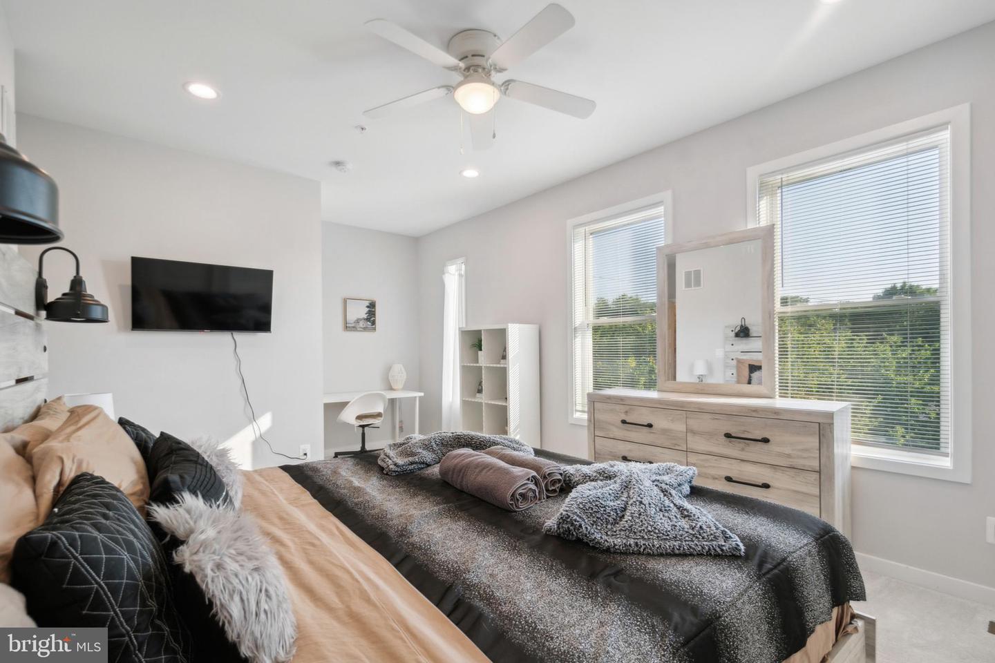 2416 LENFANT SQ SE, WASHINGTON, District Of Columbia 20020, 5 Bedrooms Bedrooms, ,5 BathroomsBathrooms,Residential,For sale,2416 LENFANT SQ SE,DCDC2198328 MLS # DCDC2198328