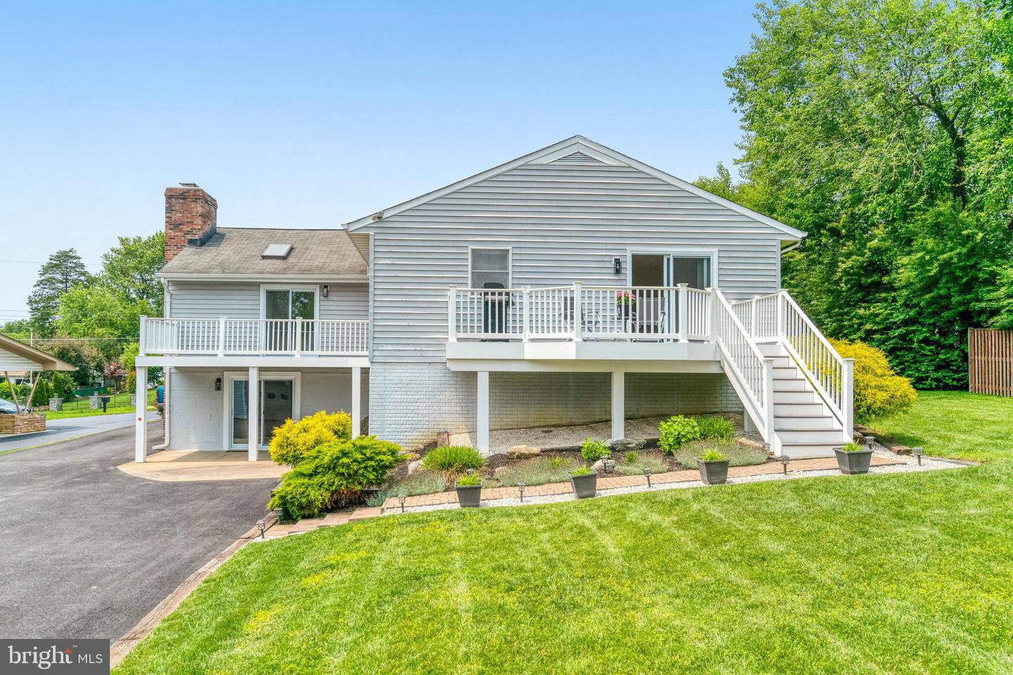 5927 DOVE DR, ALEXANDRIA, Virginia 22310, 4 Bedrooms Bedrooms, ,3 BathroomsBathrooms,Residential,For sale,5927 DOVE DR,VAFX2242108 MLS # VAFX2242108