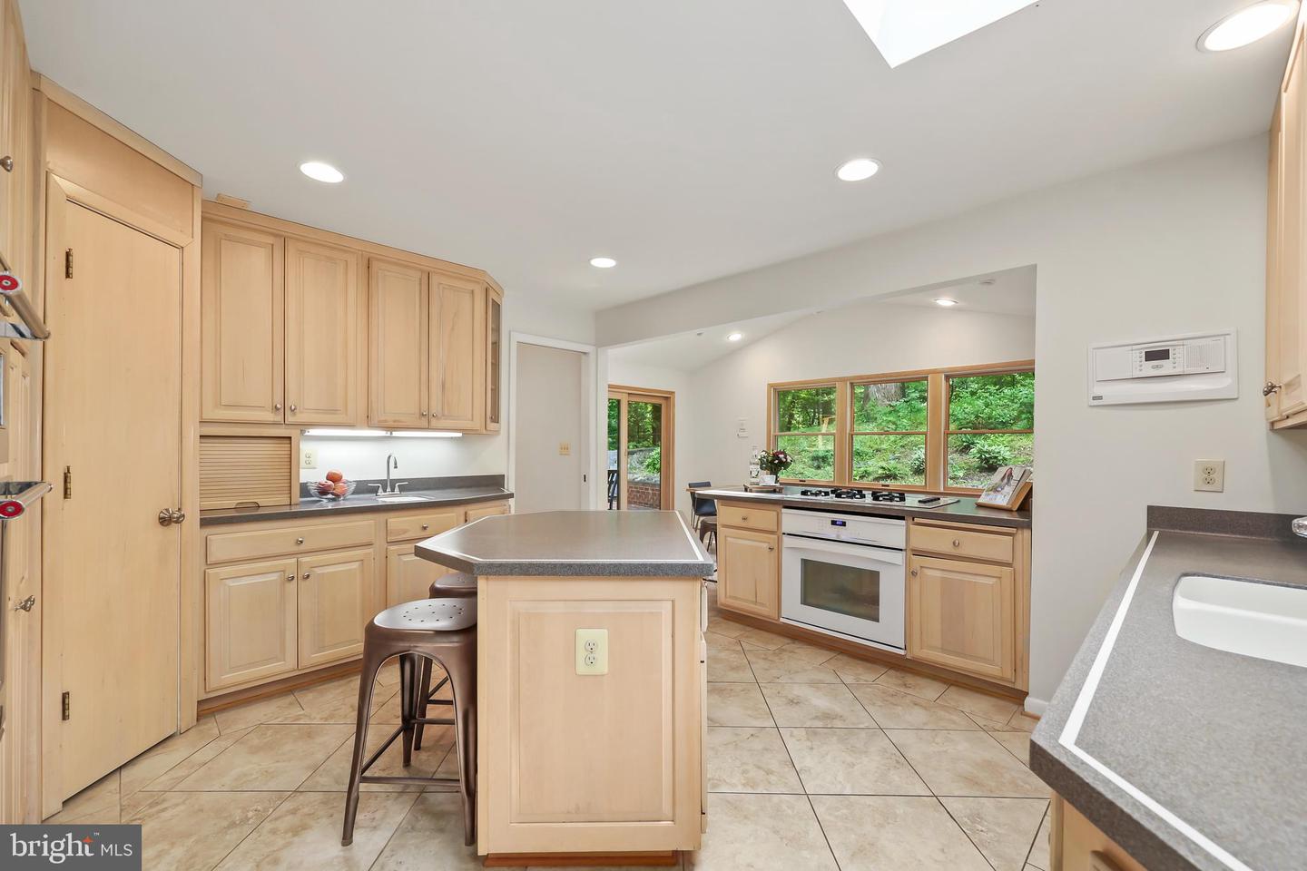 3309 PARKSIDE TER, FAIRFAX, Virginia 22031, 5 Bedrooms Bedrooms, ,2 BathroomsBathrooms,Residential,For sale,3309 PARKSIDE TER,VAFX2242048 MLS # VAFX2242048