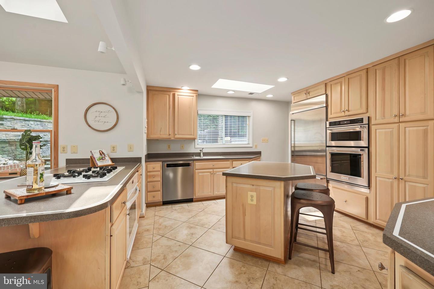 3309 PARKSIDE TER, FAIRFAX, Virginia 22031, 5 Bedrooms Bedrooms, ,2 BathroomsBathrooms,Residential,For sale,3309 PARKSIDE TER,VAFX2242048 MLS # VAFX2242048