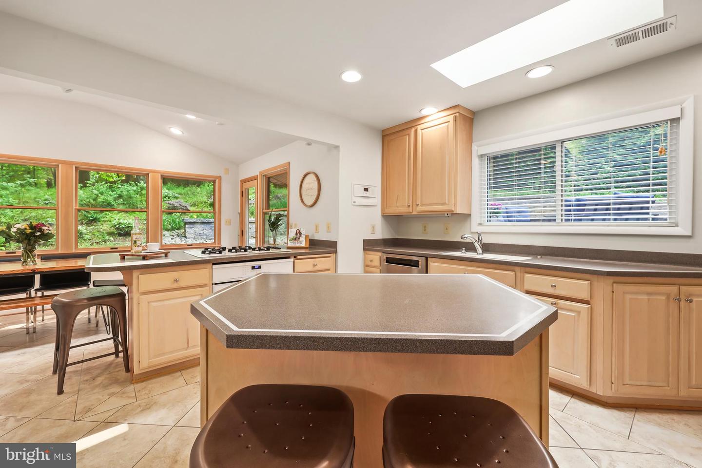3309 PARKSIDE TER, FAIRFAX, Virginia 22031, 5 Bedrooms Bedrooms, ,2 BathroomsBathrooms,Residential,For sale,3309 PARKSIDE TER,VAFX2242048 MLS # VAFX2242048