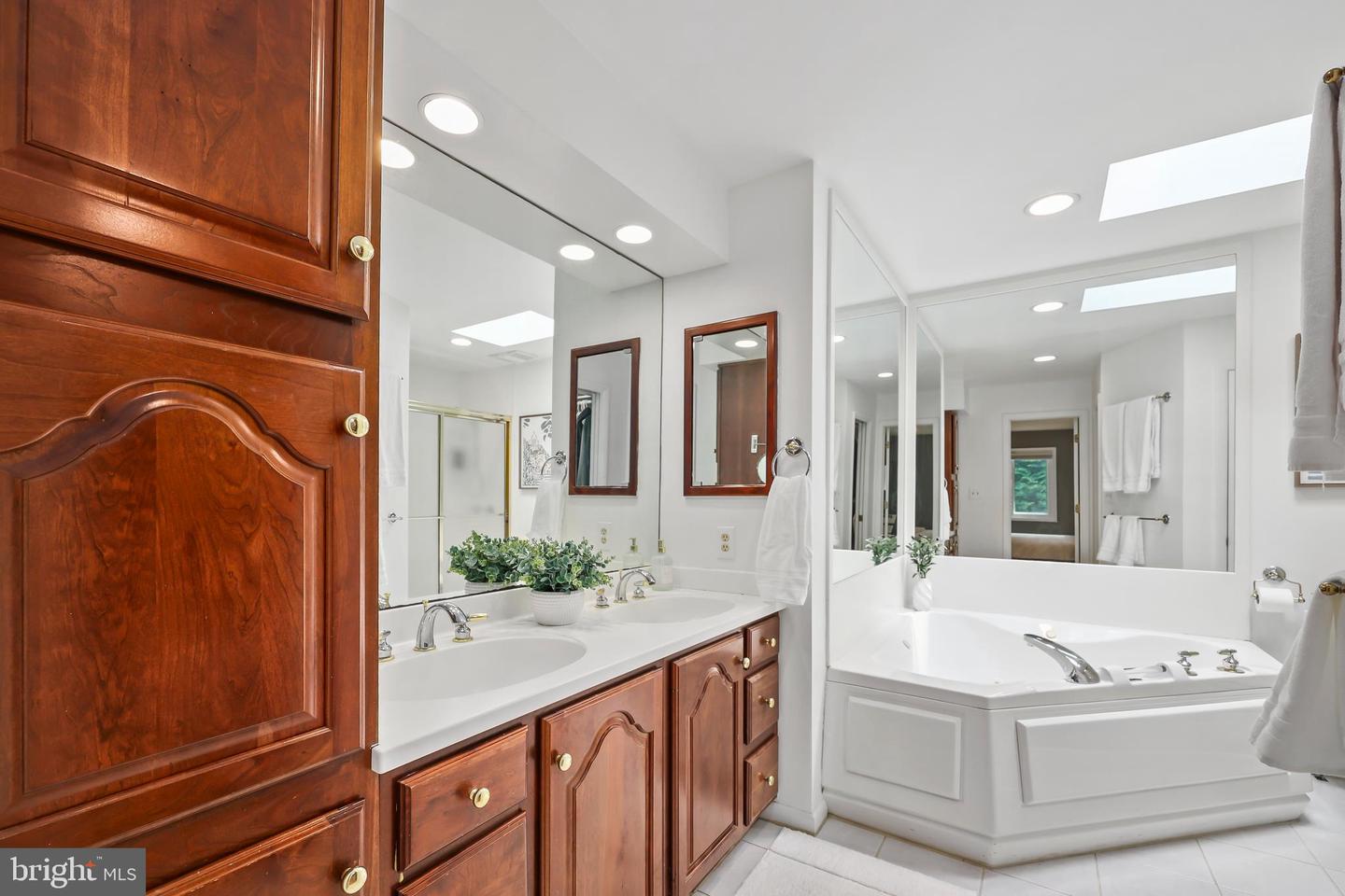 3309 PARKSIDE TER, FAIRFAX, Virginia 22031, 5 Bedrooms Bedrooms, ,2 BathroomsBathrooms,Residential,For sale,3309 PARKSIDE TER,VAFX2242048 MLS # VAFX2242048