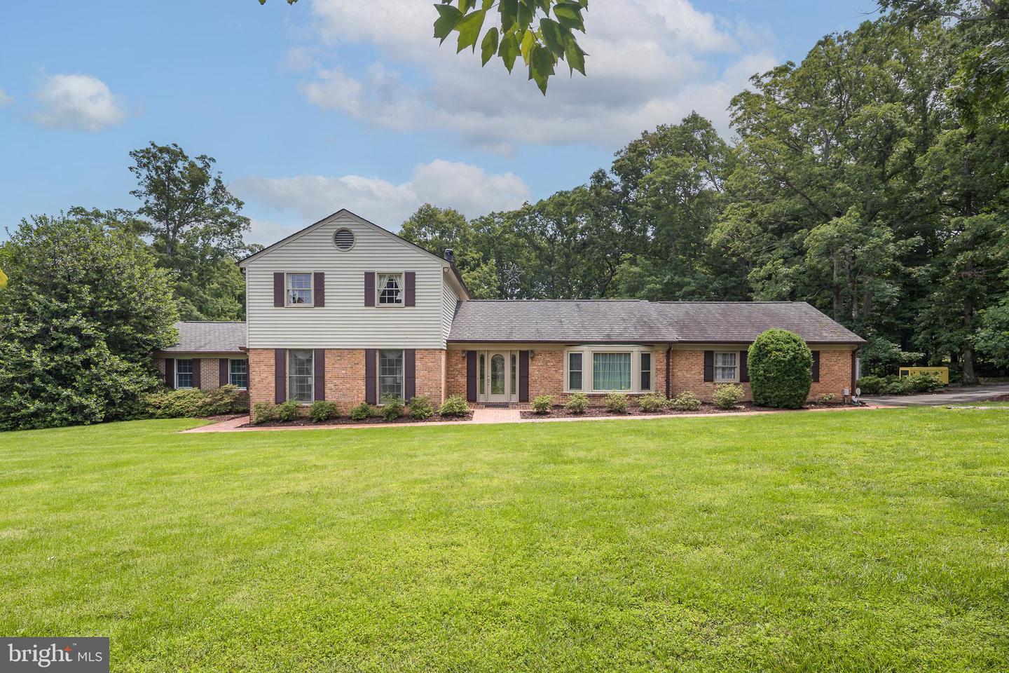 3809 RUSSELL RD, WOODBRIDGE, Virginia 22192, 5 Bedrooms Bedrooms, ,3 BathroomsBathrooms,Residential,For sale,3809 RUSSELL RD,VAPW2095144 MLS # VAPW2095144