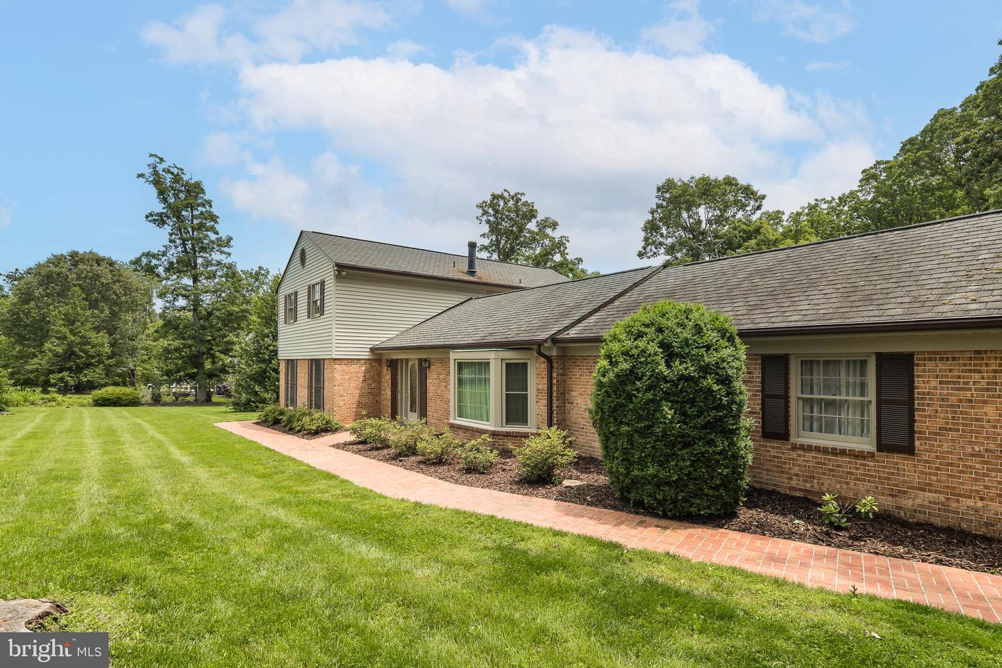 3809 RUSSELL RD, WOODBRIDGE, Virginia 22192, 5 Bedrooms Bedrooms, ,3 BathroomsBathrooms,Residential,For sale,3809 RUSSELL RD,VAPW2095144 MLS # VAPW2095144