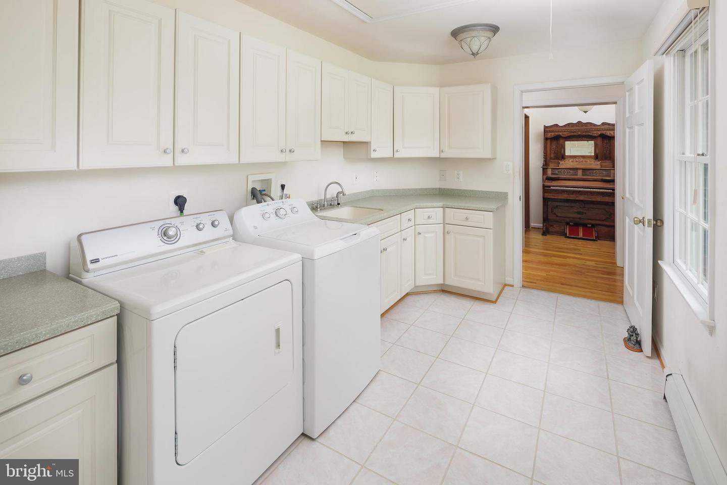 3809 RUSSELL RD, WOODBRIDGE, Virginia 22192, 5 Bedrooms Bedrooms, ,3 BathroomsBathrooms,Residential,For sale,3809 RUSSELL RD,VAPW2095144 MLS # VAPW2095144
