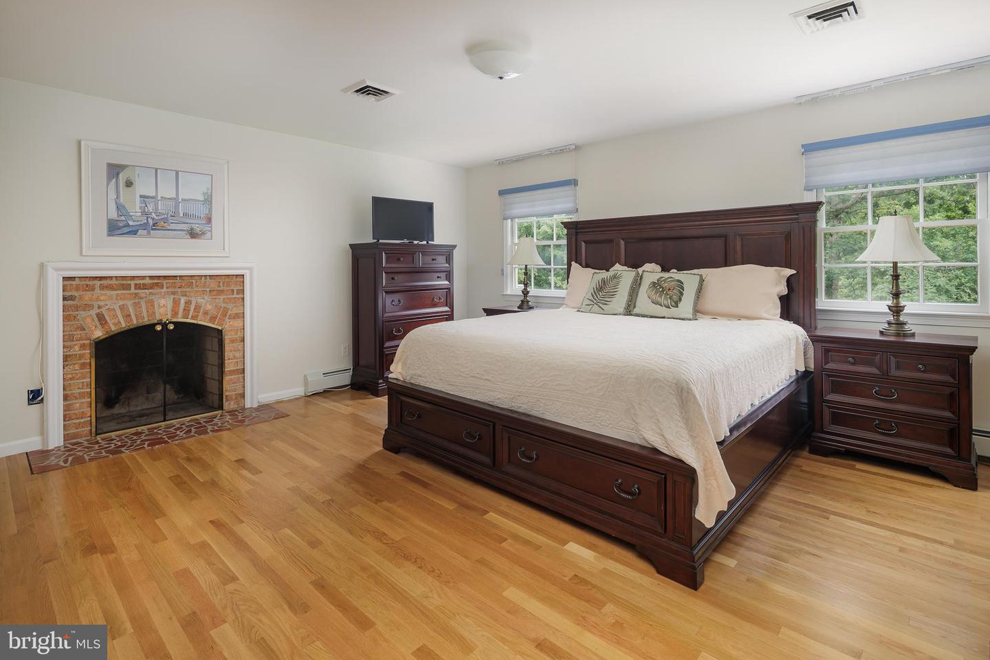 3809 RUSSELL RD, WOODBRIDGE, Virginia 22192, 5 Bedrooms Bedrooms, ,3 BathroomsBathrooms,Residential,For sale,3809 RUSSELL RD,VAPW2095144 MLS # VAPW2095144