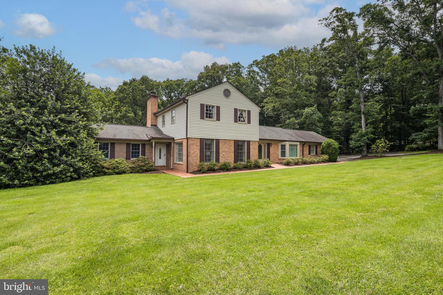 3809 RUSSELL RD, WOODBRIDGE, Virginia 22192, 5 Bedrooms Bedrooms, ,3 BathroomsBathrooms,Residential,For sale,3809 RUSSELL RD,VAPW2095144 MLS # VAPW2095144