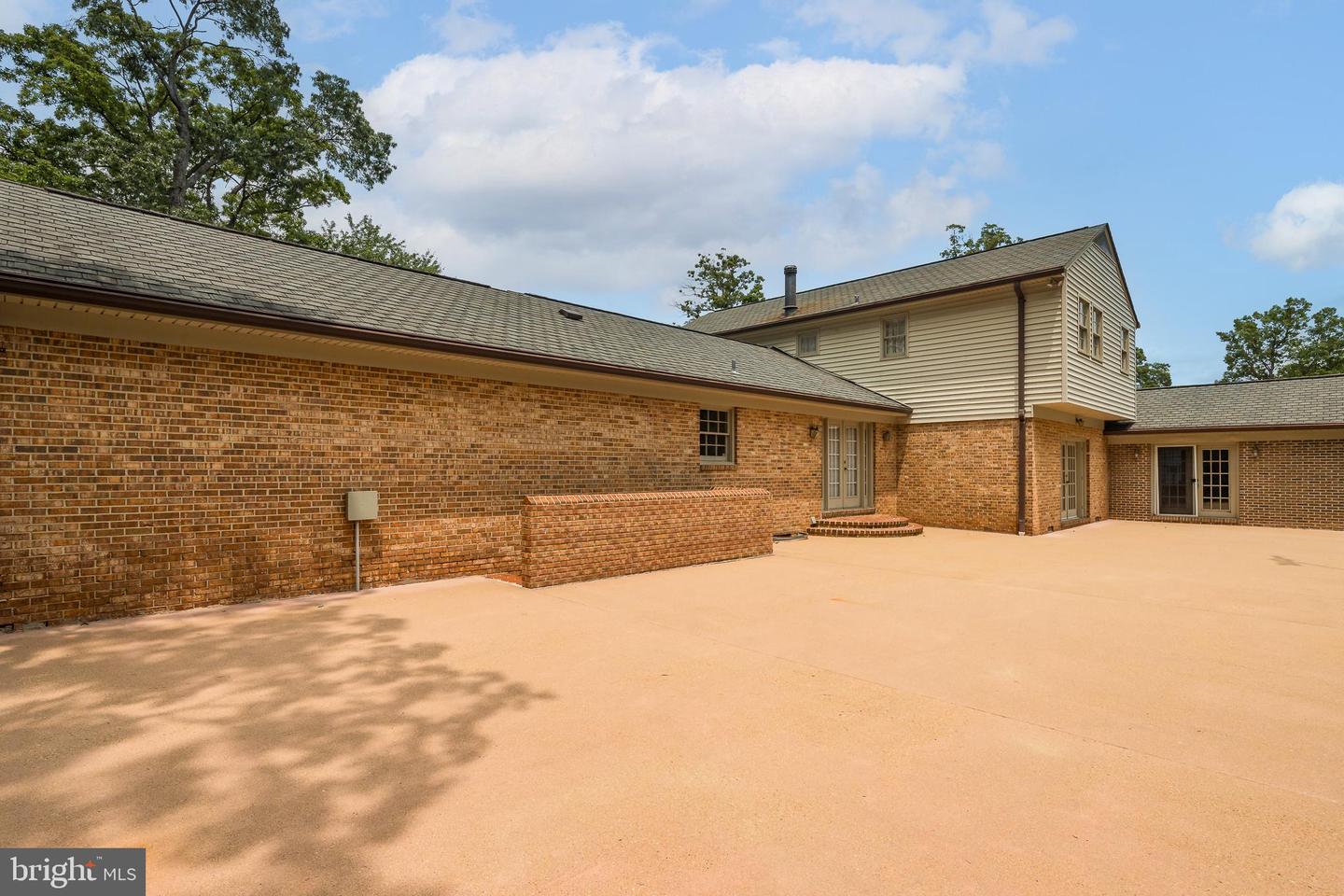 3809 RUSSELL RD, WOODBRIDGE, Virginia 22192, 5 Bedrooms Bedrooms, ,3 BathroomsBathrooms,Residential,For sale,3809 RUSSELL RD,VAPW2095144 MLS # VAPW2095144