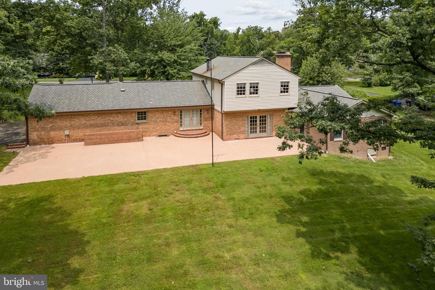 3809 RUSSELL RD, WOODBRIDGE, Virginia 22192, 5 Bedrooms Bedrooms, ,3 BathroomsBathrooms,Residential,For sale,3809 RUSSELL RD,VAPW2095144 MLS # VAPW2095144