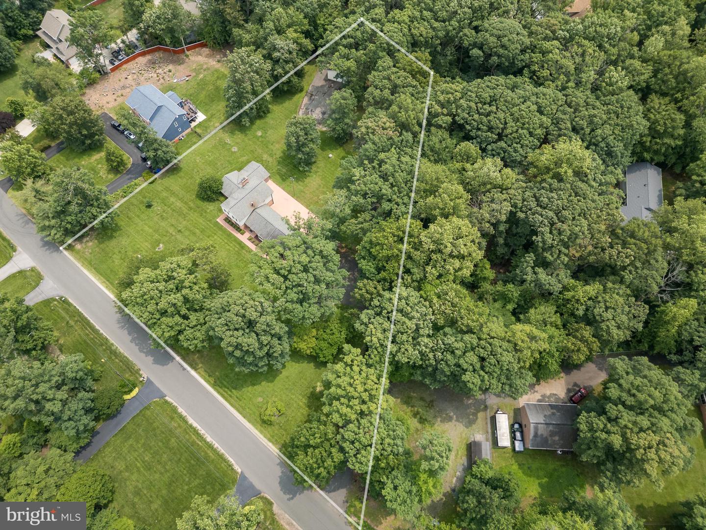 3809 RUSSELL RD, WOODBRIDGE, Virginia 22192, 5 Bedrooms Bedrooms, ,3 BathroomsBathrooms,Residential,For sale,3809 RUSSELL RD,VAPW2095144 MLS # VAPW2095144