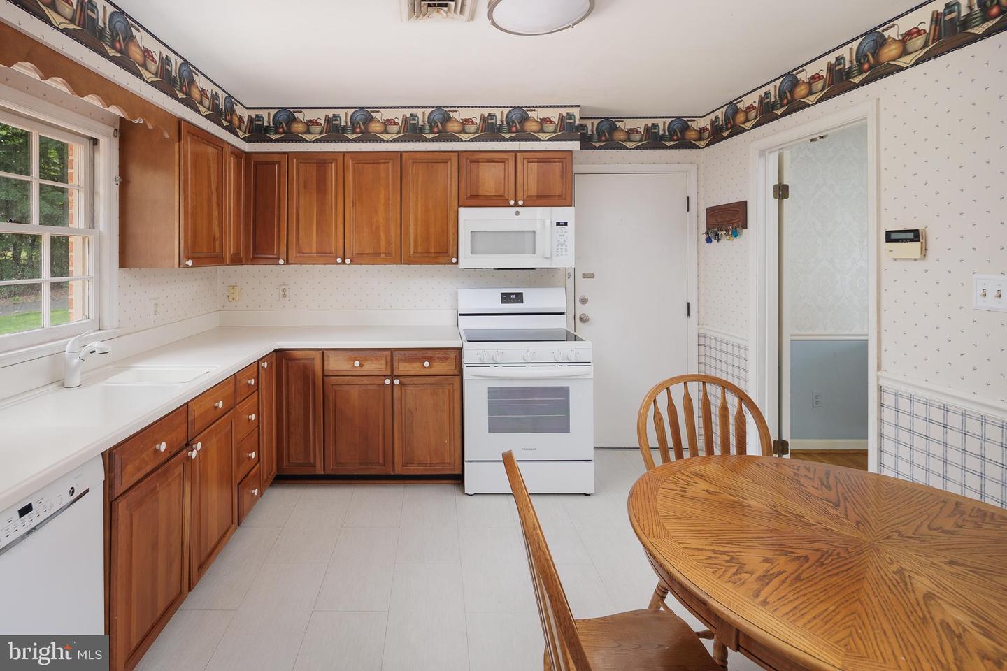 3809 RUSSELL RD, WOODBRIDGE, Virginia 22192, 5 Bedrooms Bedrooms, ,3 BathroomsBathrooms,Residential,For sale,3809 RUSSELL RD,VAPW2095144 MLS # VAPW2095144