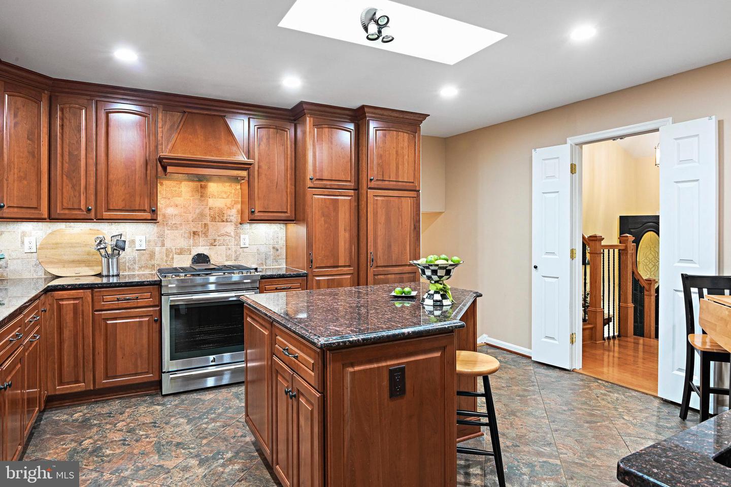 10404 TRUMPETER CT, VIENNA, Virginia 22182, 4 Bedrooms Bedrooms, 19 Rooms Rooms,3 BathroomsBathrooms,Residential,For sale,10404 TRUMPETER CT,VAFX2242112 MLS # VAFX2242112