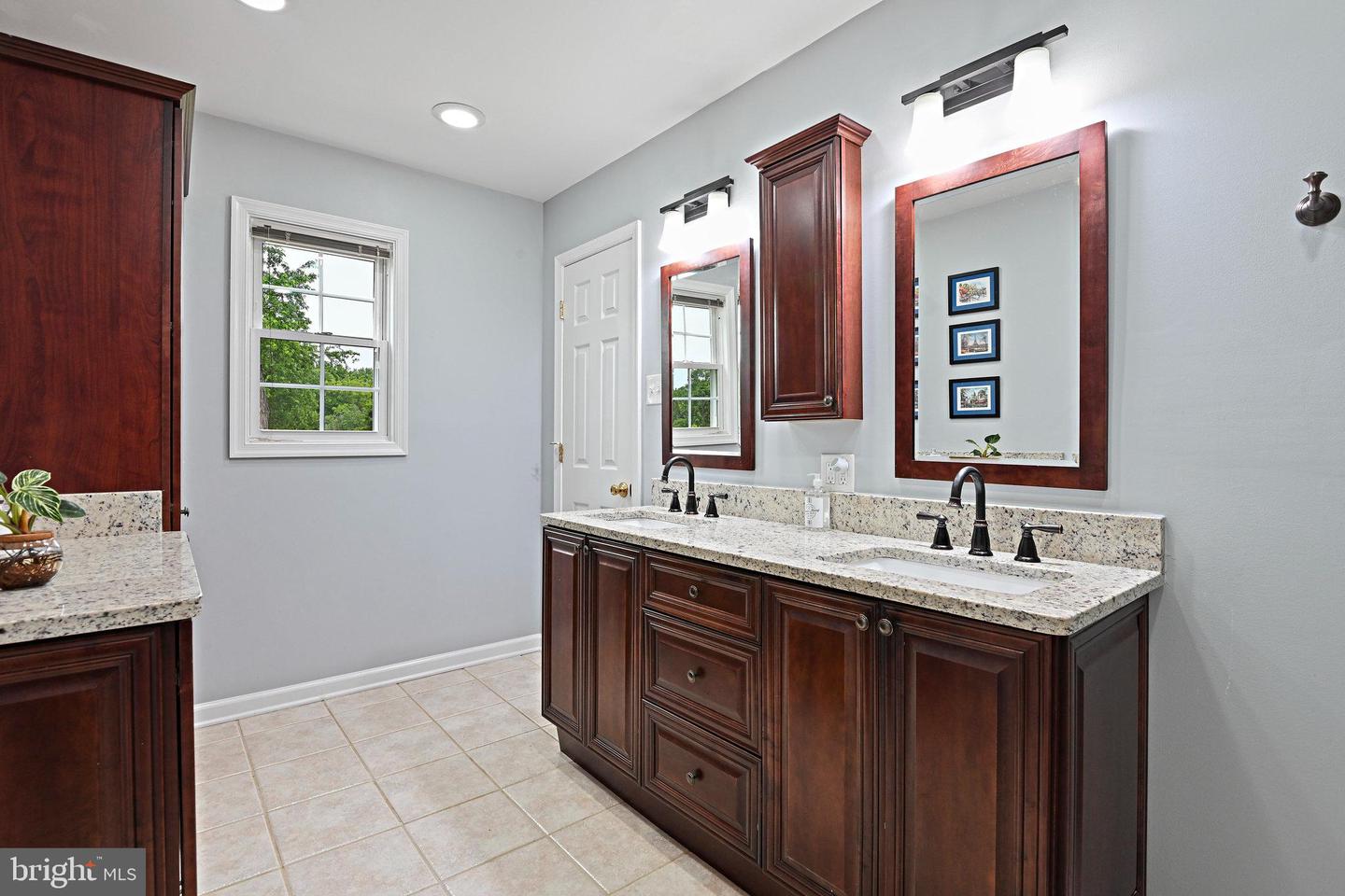 10404 TRUMPETER CT, VIENNA, Virginia 22182, 4 Bedrooms Bedrooms, 19 Rooms Rooms,3 BathroomsBathrooms,Residential,For sale,10404 TRUMPETER CT,VAFX2242112 MLS # VAFX2242112