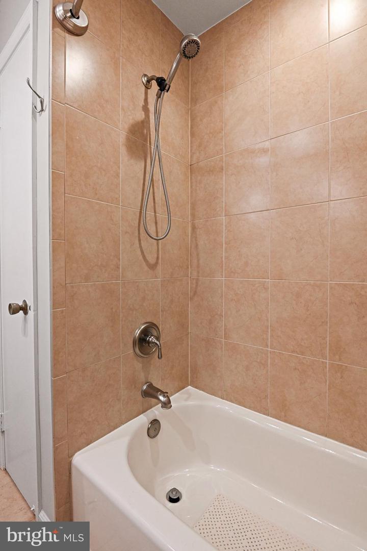 10404 TRUMPETER CT, VIENNA, Virginia 22182, 4 Bedrooms Bedrooms, 19 Rooms Rooms,3 BathroomsBathrooms,Residential,For sale,10404 TRUMPETER CT,VAFX2242112 MLS # VAFX2242112