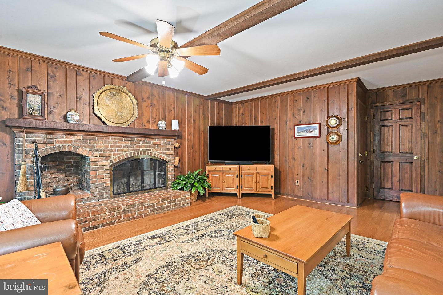 10404 TRUMPETER CT, VIENNA, Virginia 22182, 4 Bedrooms Bedrooms, 19 Rooms Rooms,3 BathroomsBathrooms,Residential,For sale,10404 TRUMPETER CT,VAFX2242112 MLS # VAFX2242112